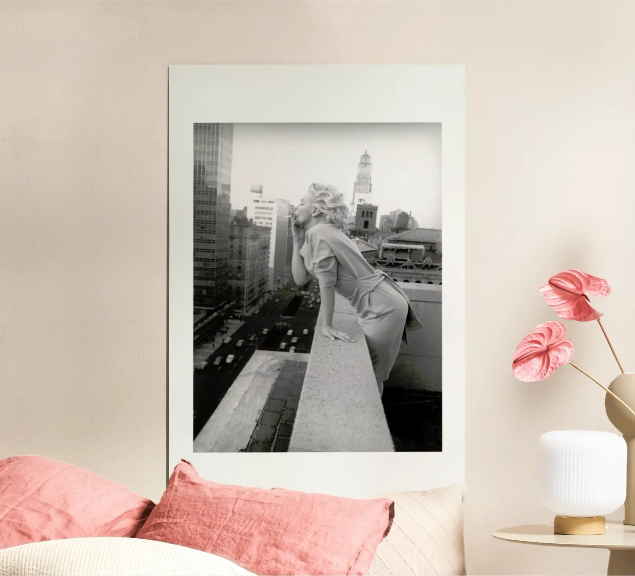 Marilyn Monroe in New York, 1955 poster con telaio in legno da Gallery Print and Art Limited