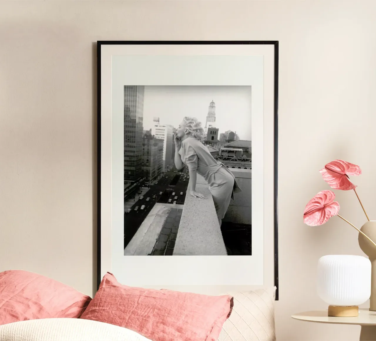 Marilyn Monroe in New York, 1955 poster con telaio in legno da Gallery Print and Art Limited