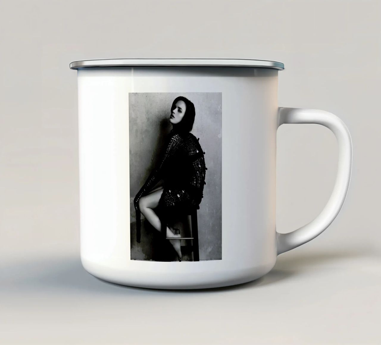 Sirens of the Caspian I tazza in smalto da Sebastian Hilgetag