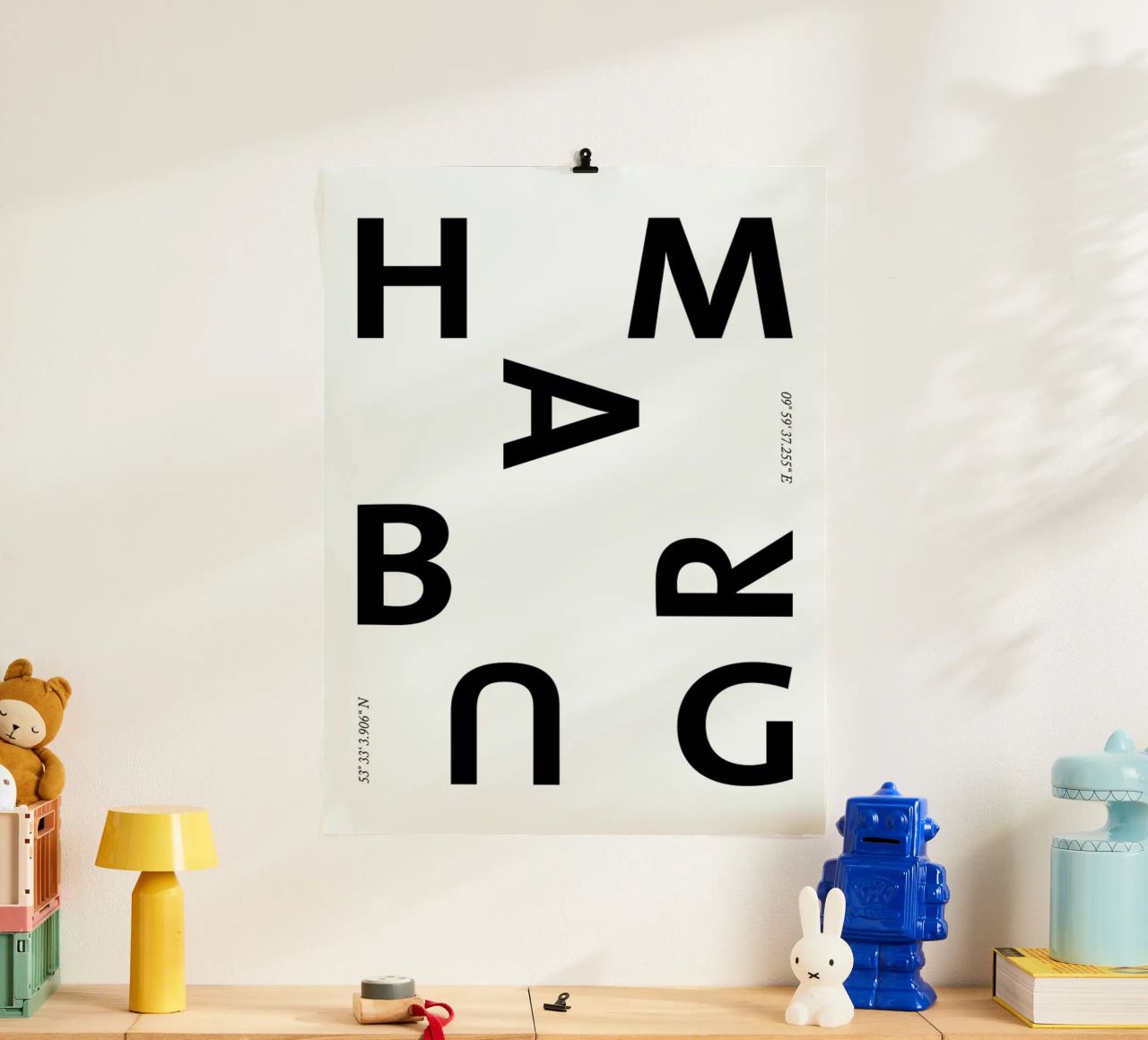 Cities - Hamburg poster con marco de madera de typealive