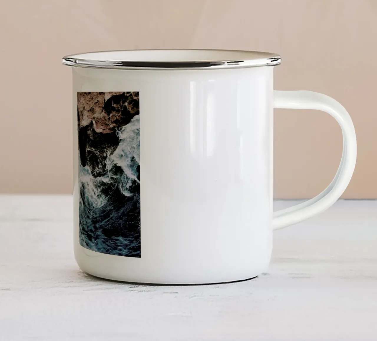 Shores IX tazza in smalto da Sebastian Hilgetag