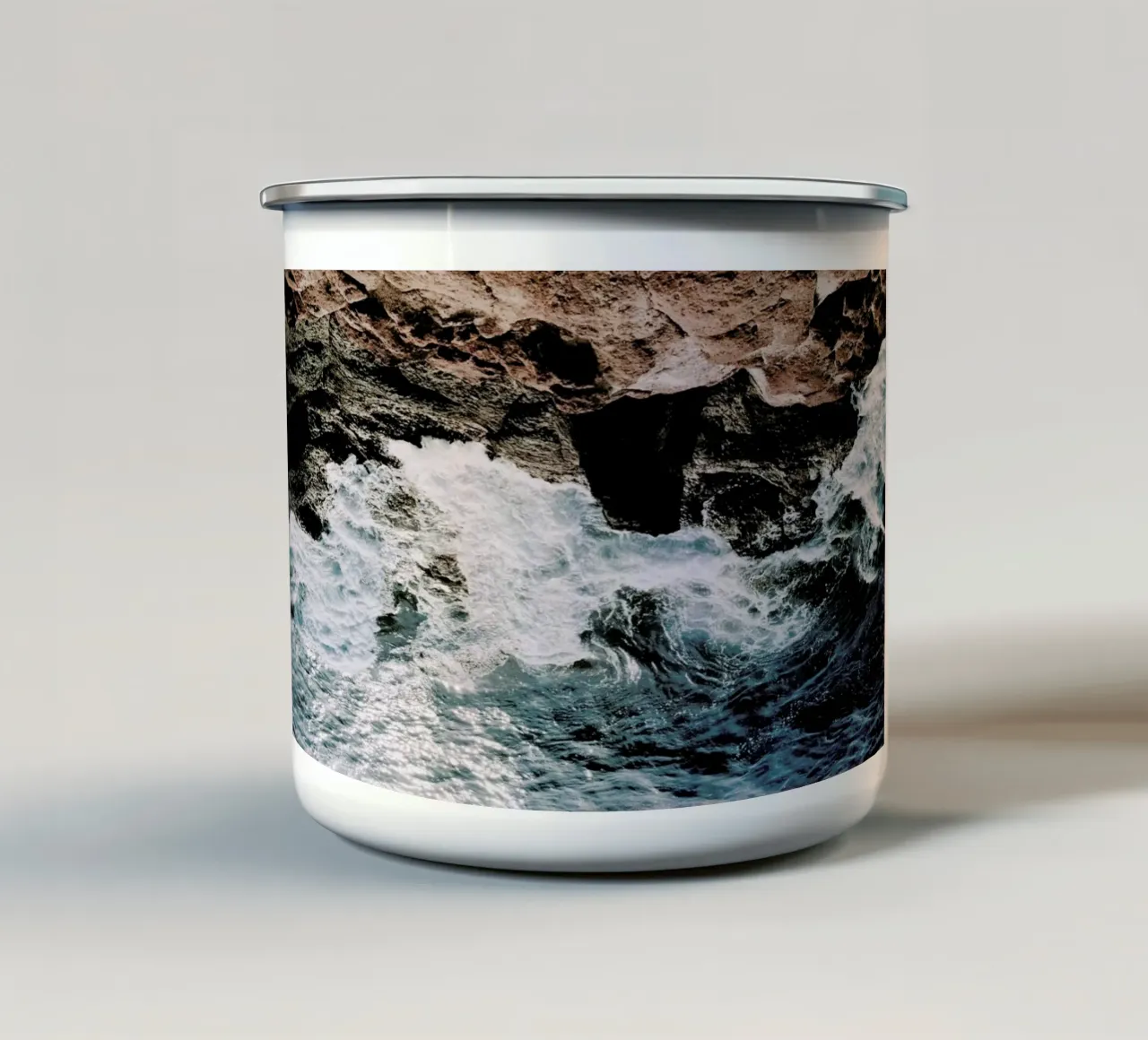 Shores IX tazza in smalto da Sebastian Hilgetag