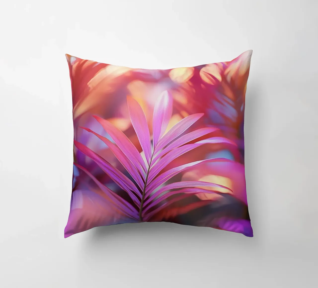 Foglie di palma in un gioco di luci cuscino da Carinaprint