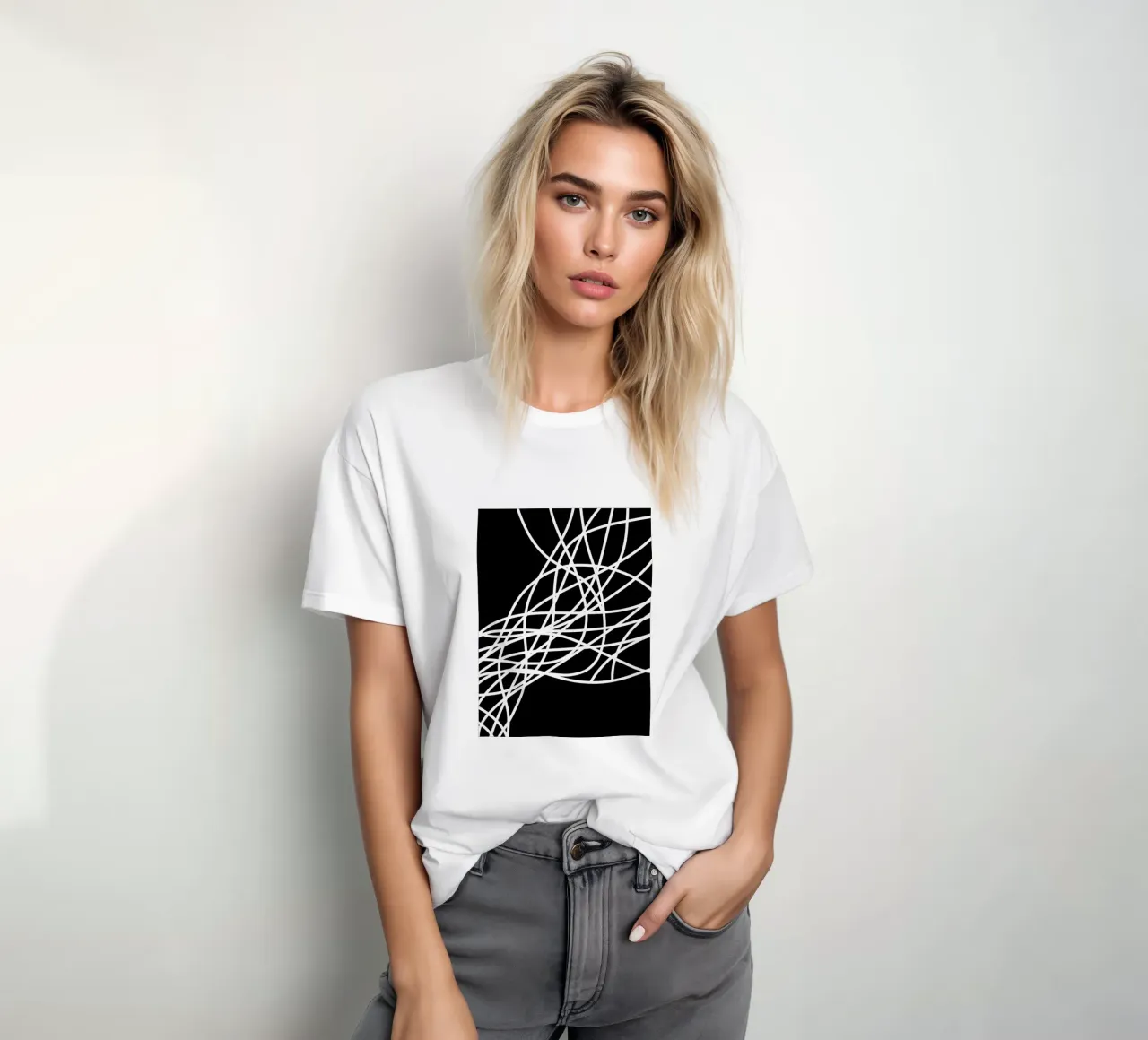 Linee bianche minimaliste t-shirt da MODERN NUANCE