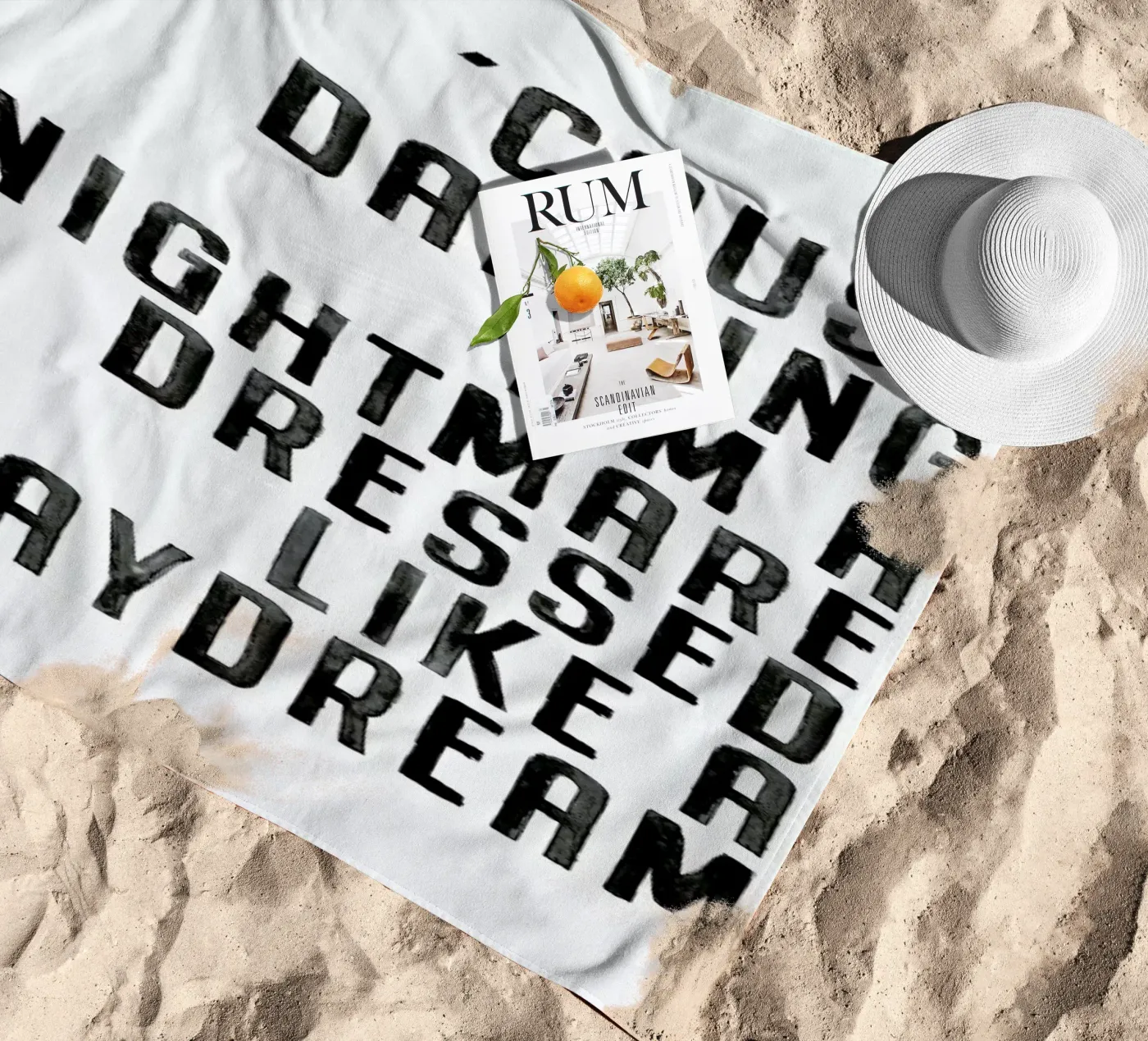 Nightmare strandhanddoek van Honeymoon Hotel