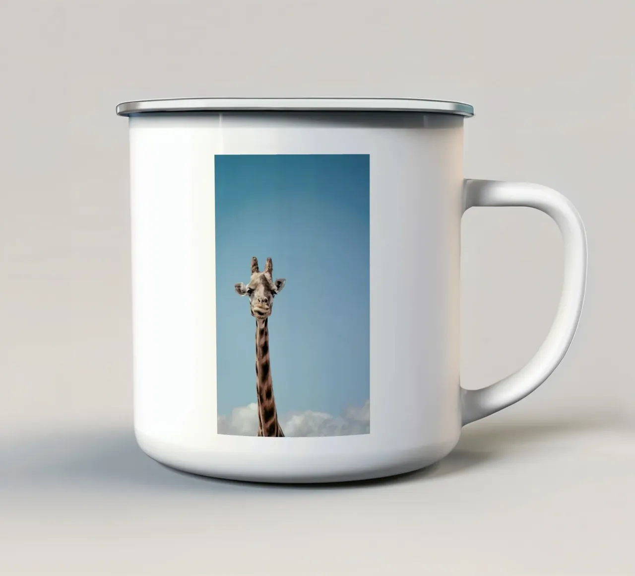 An Elegant Giant tazza in smalto da Natural Kingdom