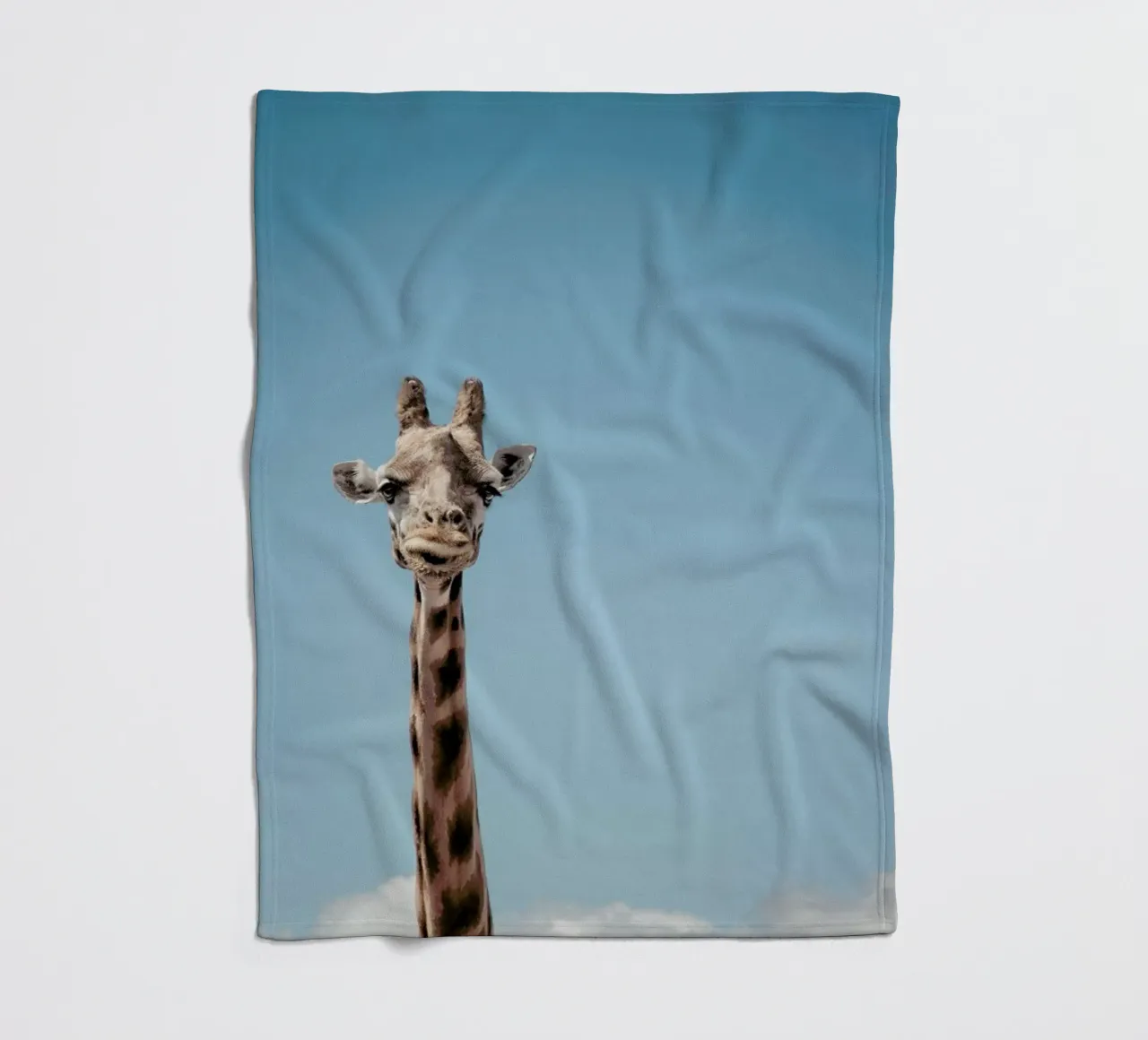 An Elegant Giant coperta in pile da Natural Kingdom