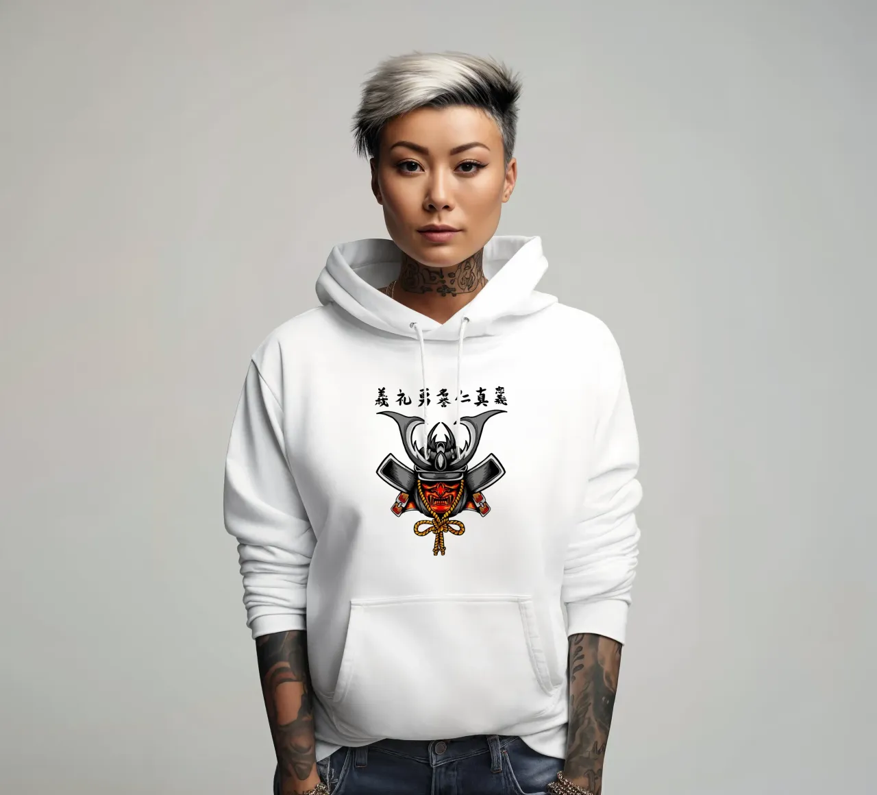 Design del volto di un samurai giapponese felpa con cappuccio da nirwanaart