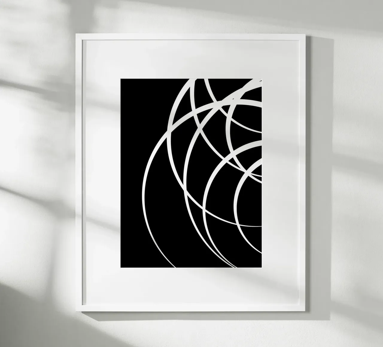 Linee bianche circolari minimaliste poster con telaio in alluminio da MODERN NUANCE