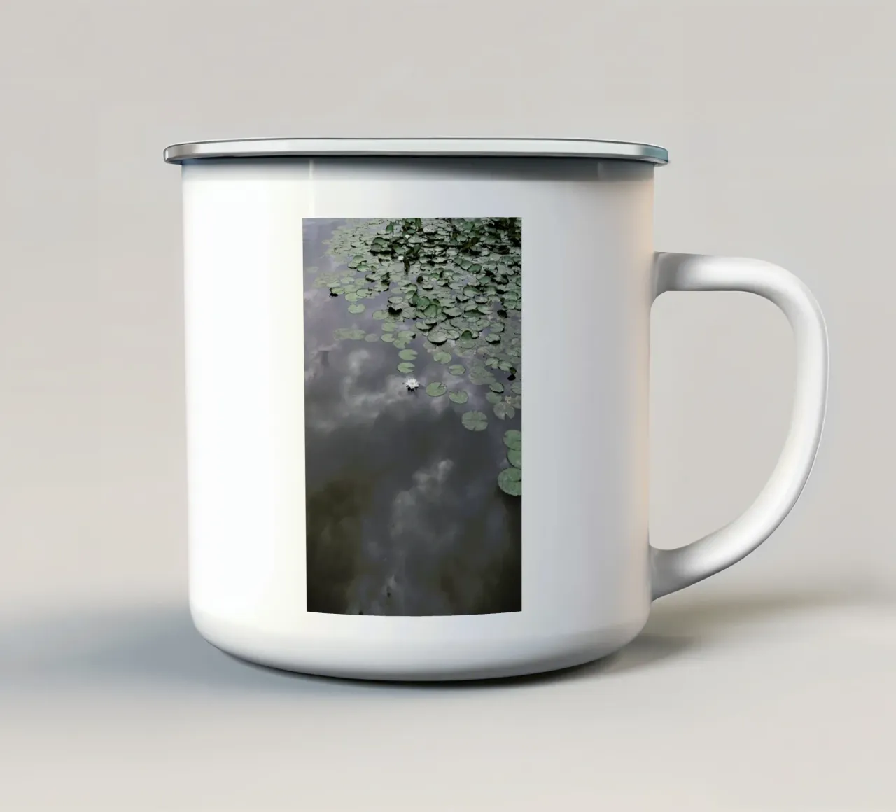 Water Lily Heaven tazza in smalto da Studio Nahili