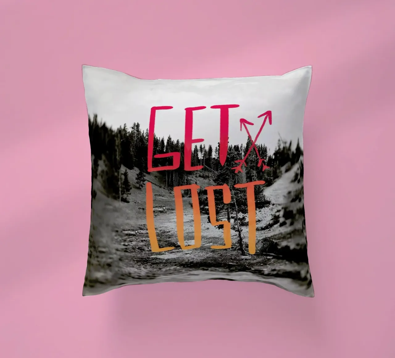 Get Lost - Red cuscino da Leah Flores