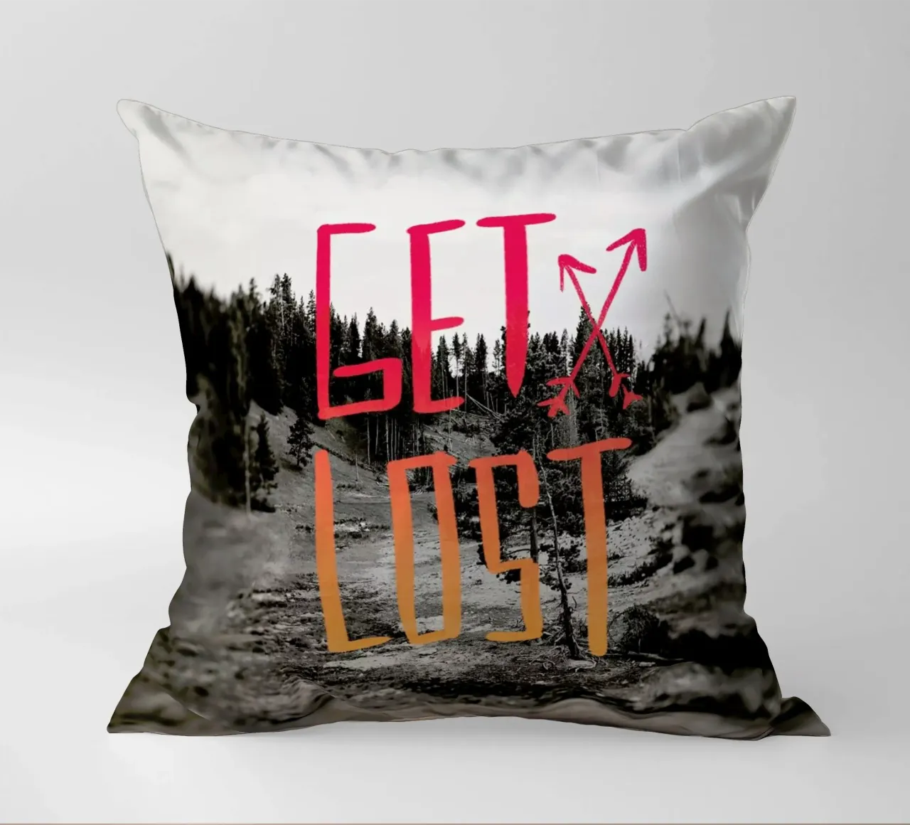 Get Lost - Red cuscino da Leah Flores