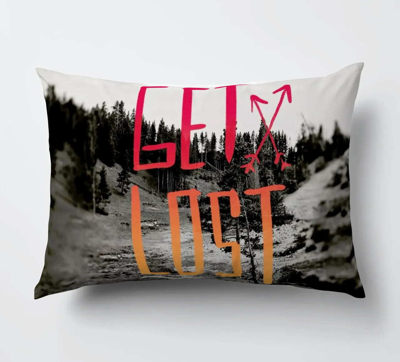 Get Lost - Red cuscino da Leah Flores