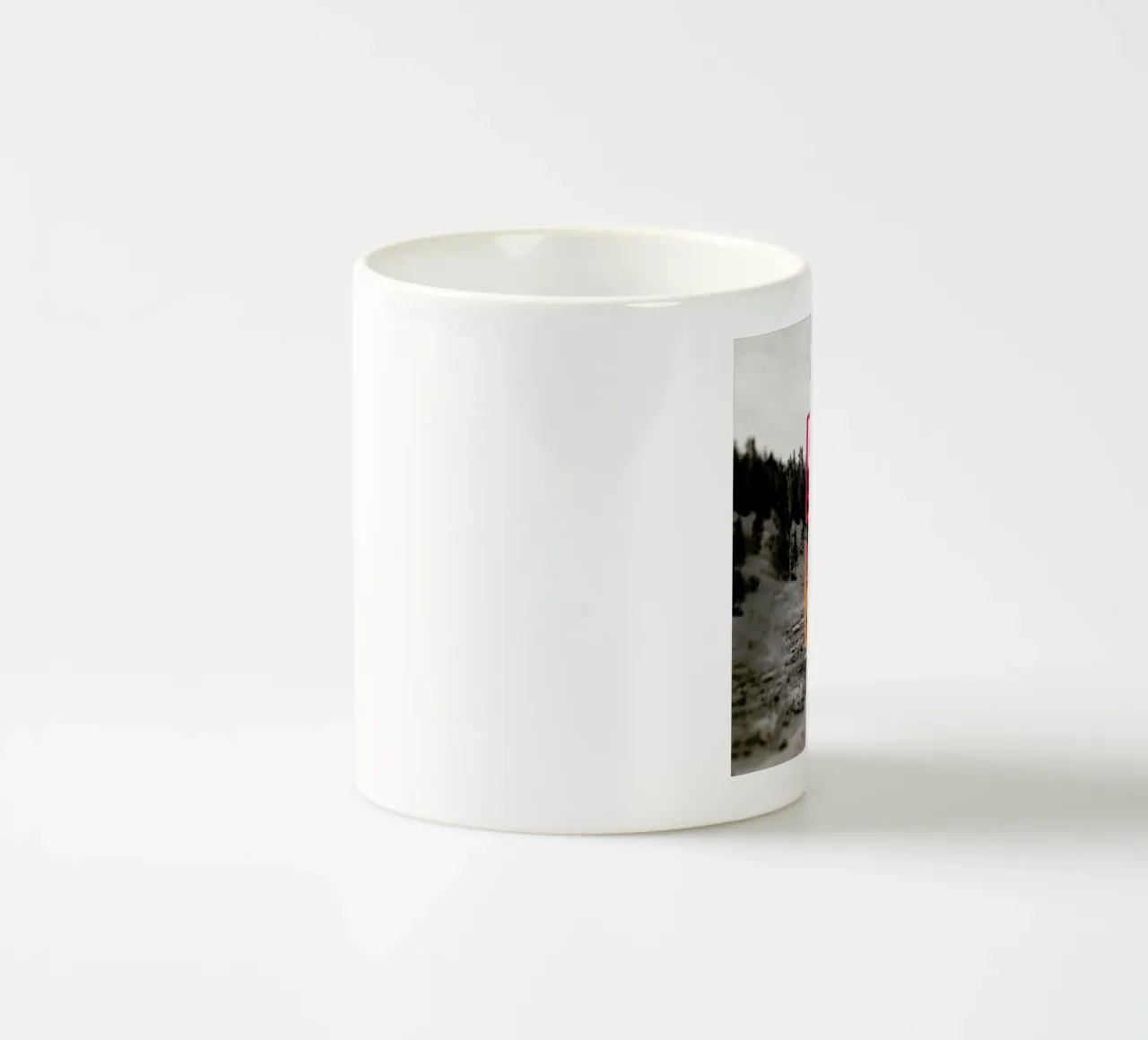 Get Lost - Red Keramik Tasse von Leah Flores