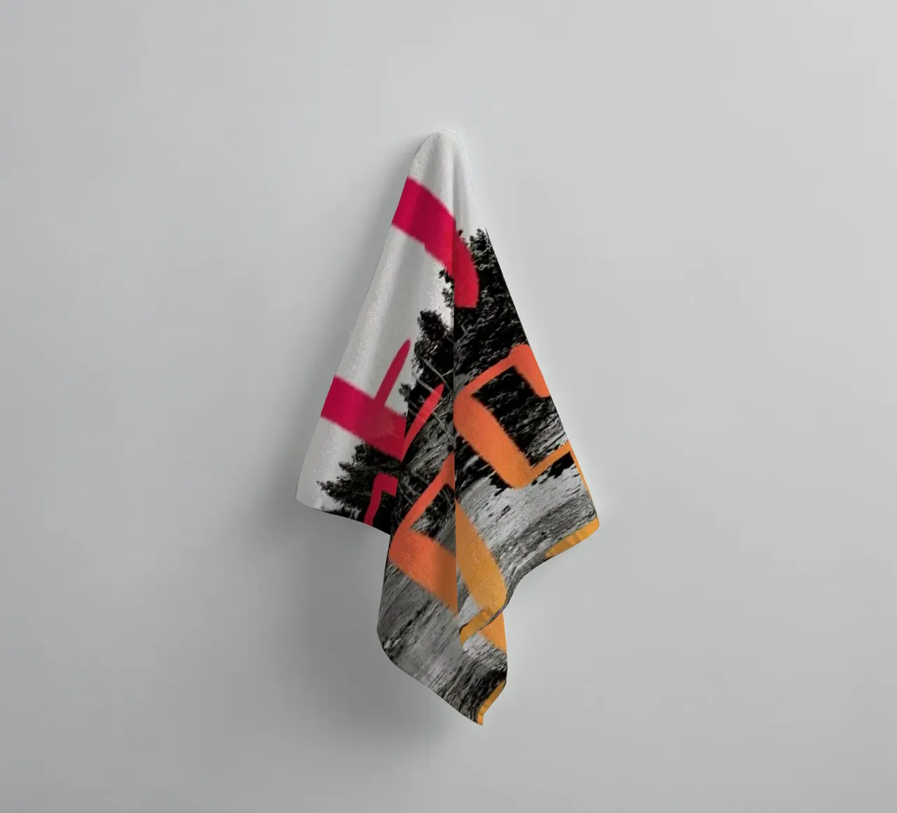 Get Lost - Red asciugamano da bagno da Leah Flores