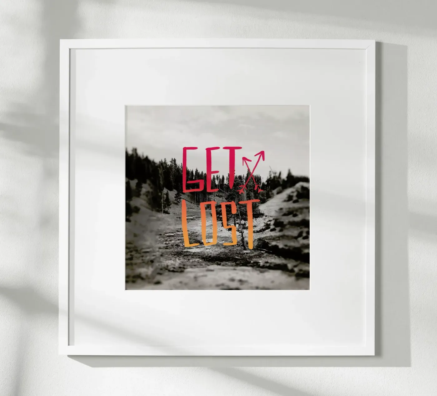 Get Lost - Red poster da Leah Flores