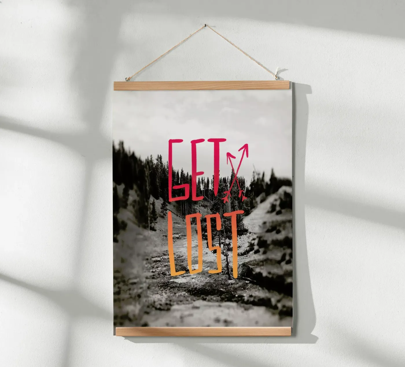 Get Lost - Red poster da Leah Flores