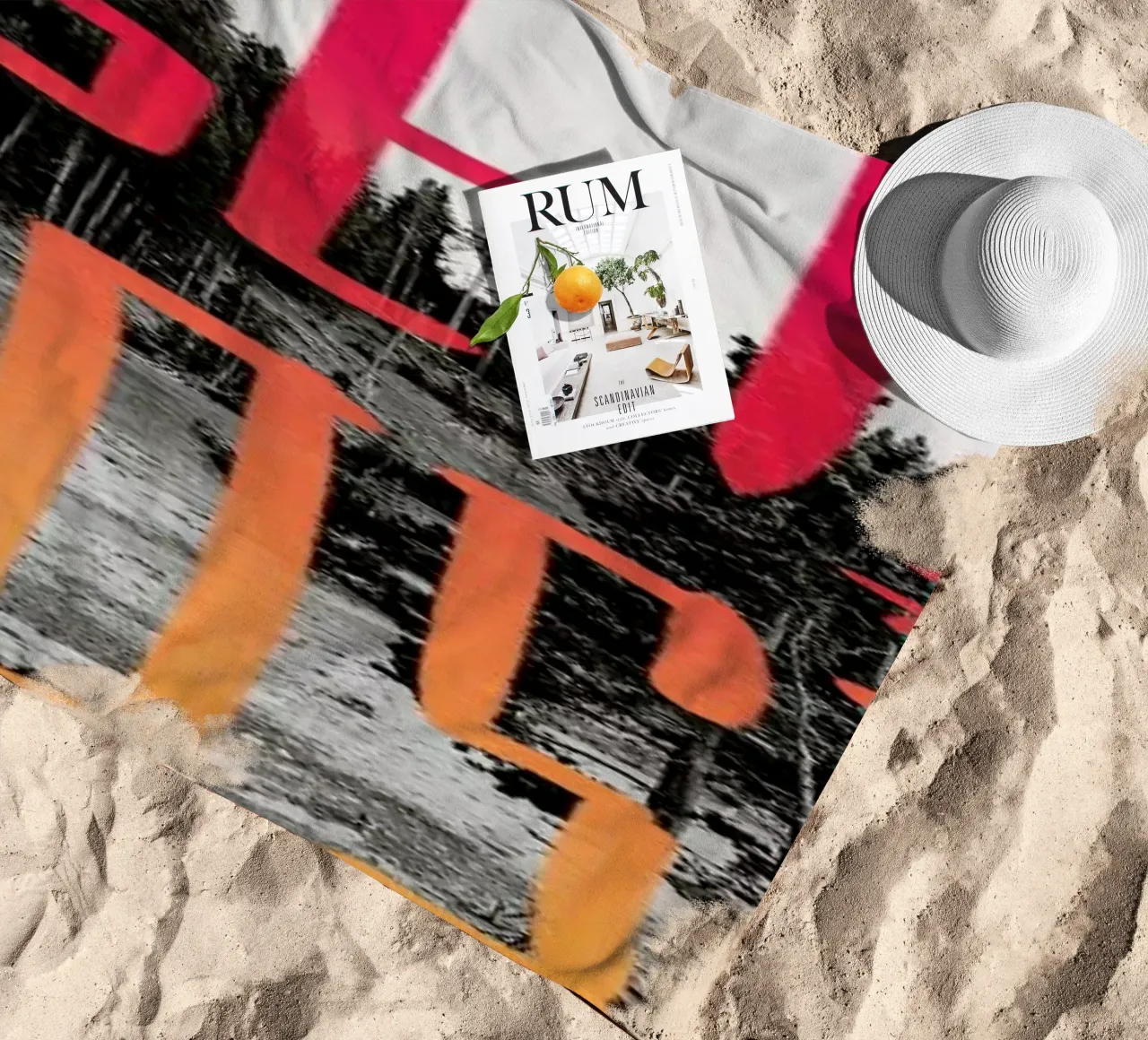 Get Lost - Red toalla de playa de Leah Flores