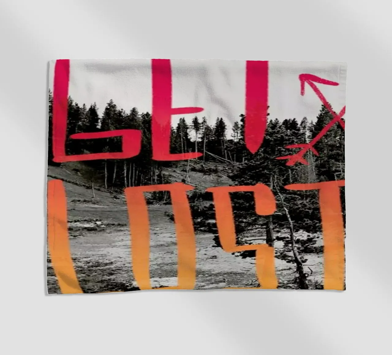 Get Lost - Red toalla de playa de Leah Flores