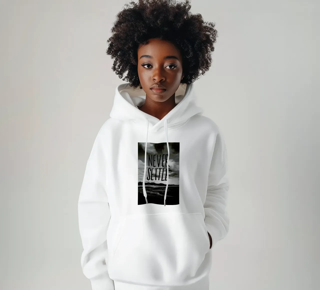 Never Settle felpa con cappuccio da Leah Flores