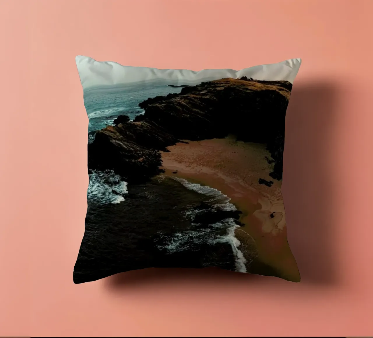 Portuguese Beach Coast with Birds cuscino da Sebastian Hilgetag