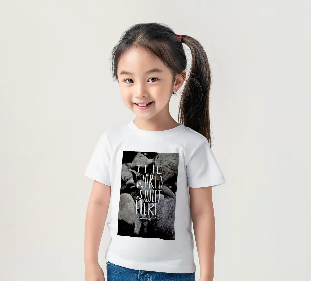Quiet t-shirt bambini da Leah Flores