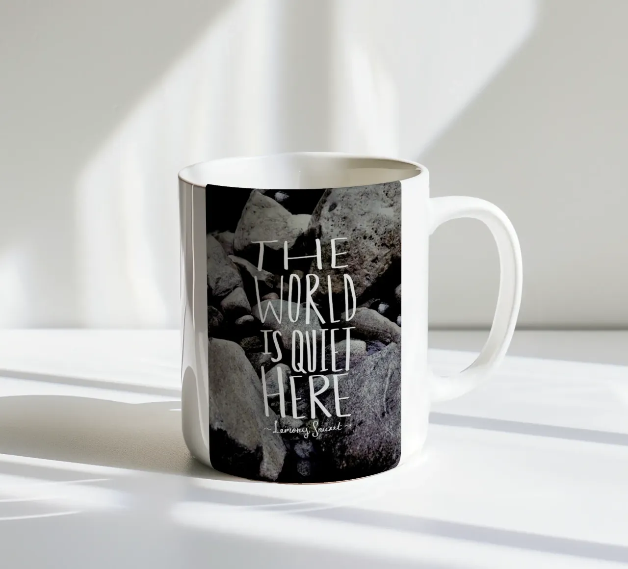 Quiet tazza in ceramica da Leah Flores
