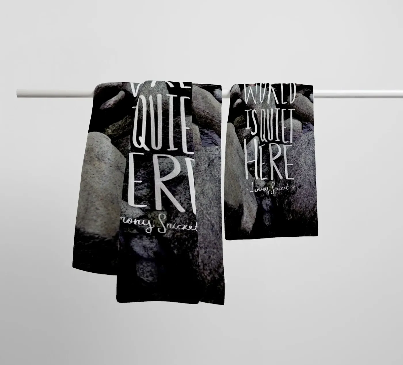 Quiet badhanddoek van Leah Flores