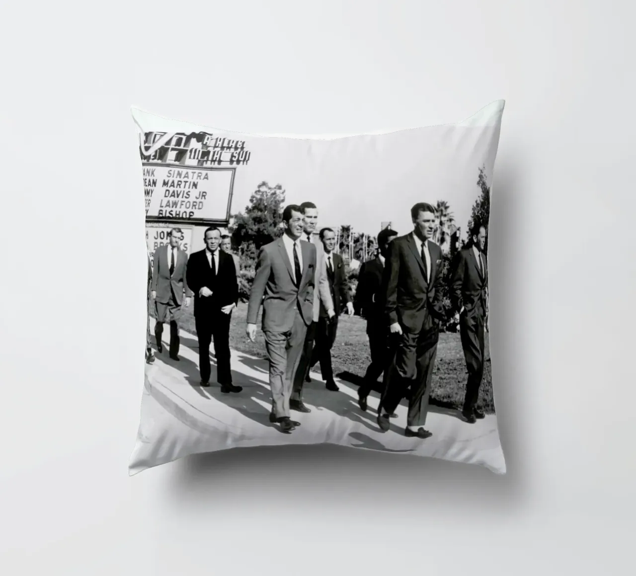 The Rat Pack, 1964 cuscino da Gallery Print and Art Limited