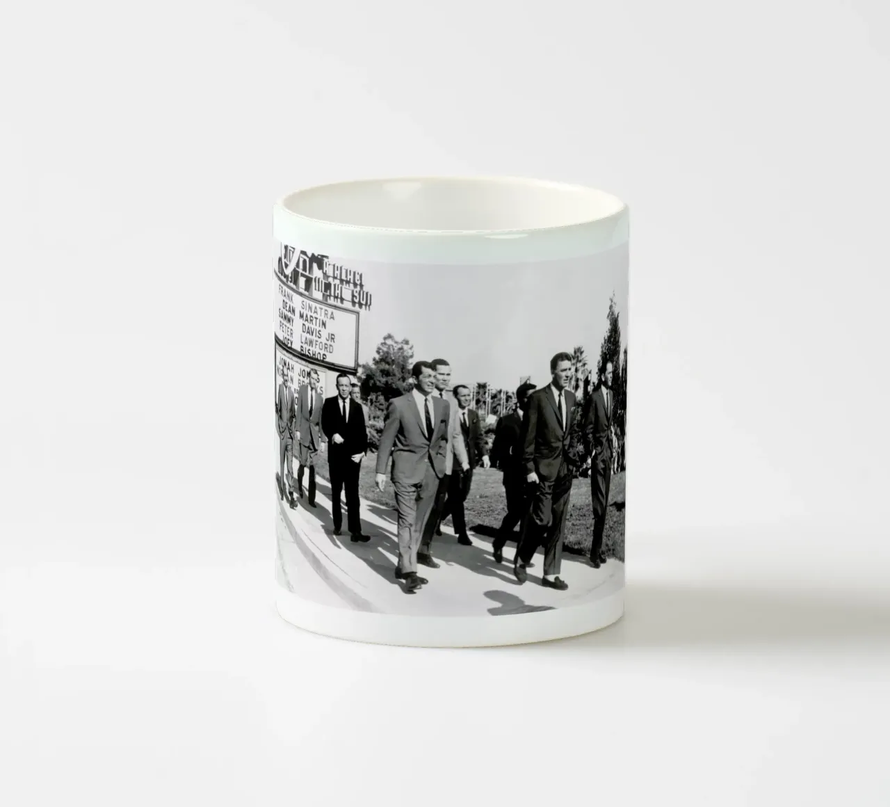 The Rat Pack, 1964 tazza in ceramica da Gallery Print and Art Limited