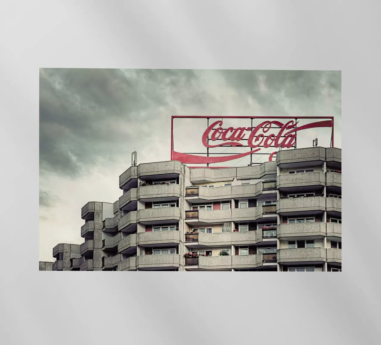 Coca Cola pellicola backlit da Michael Belhadi