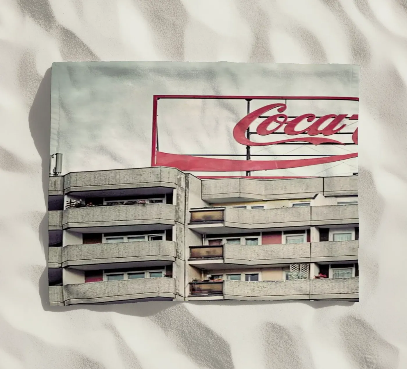 Coca Cola telo mare da Michael Belhadi