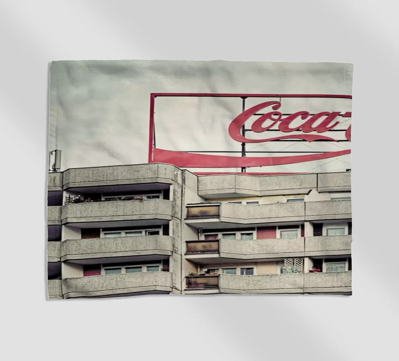 Coca Cola telo mare da Michael Belhadi