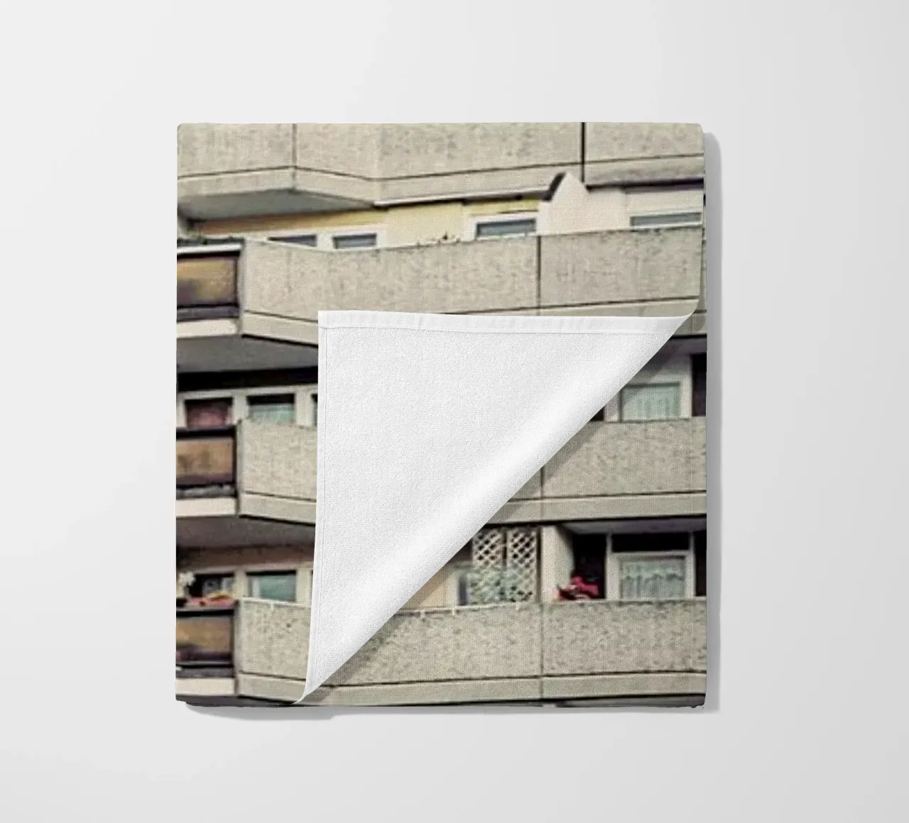 Coca Cola telo mare da Michael Belhadi