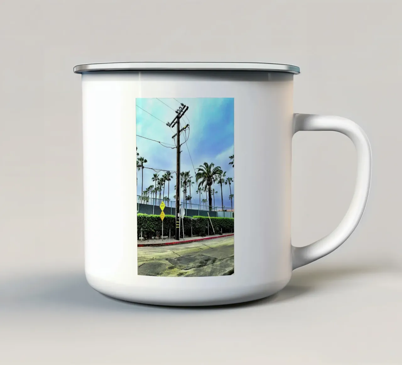 LA Jolla Shores tazza in smalto da Maria Sattrup