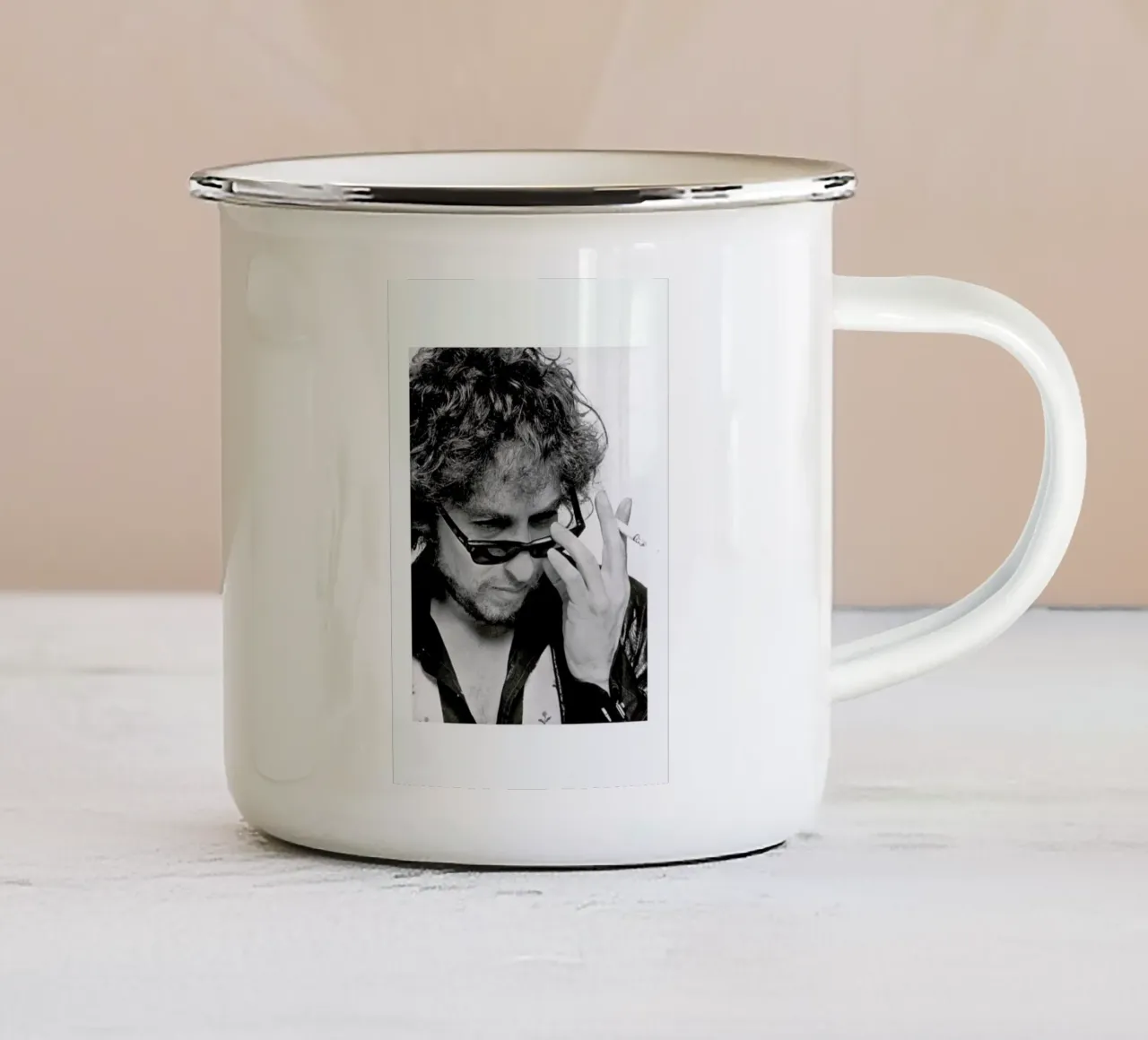Bob Dylan Emaille Tasse von Gallery Print and Art Limited