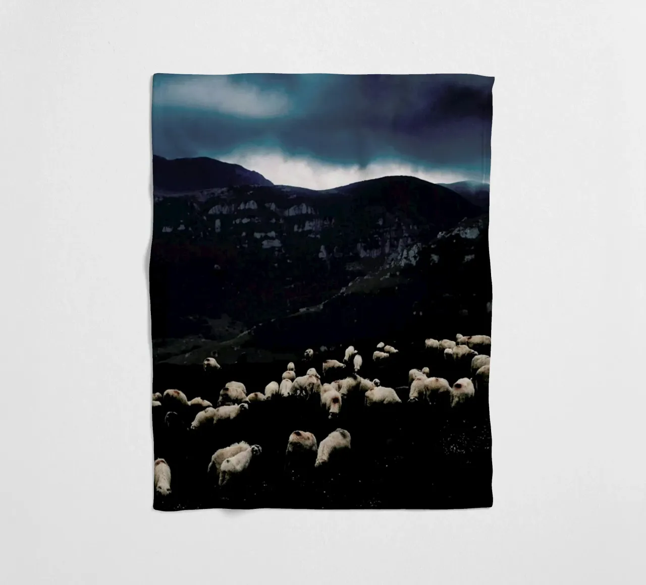 Ride out the Storm by Szabo Ervin-Edward coperta in pile da EyeEm Mobile GmbH