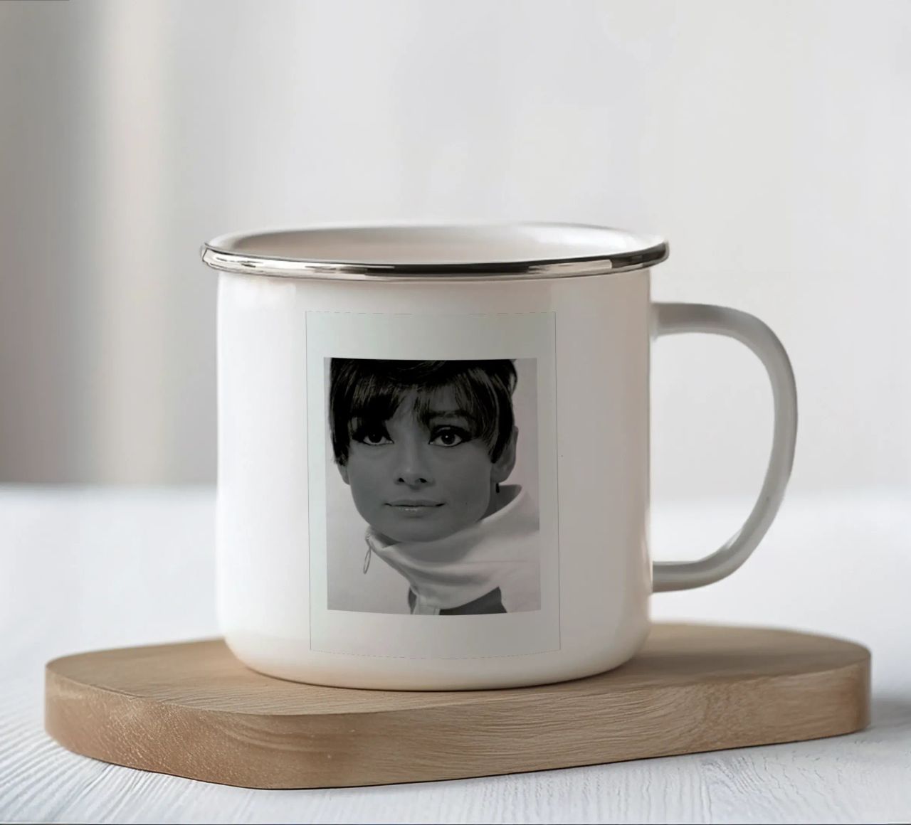 Audrey Hepburn, 1966 Emaille Tasse von Gallery Print and Art Limited