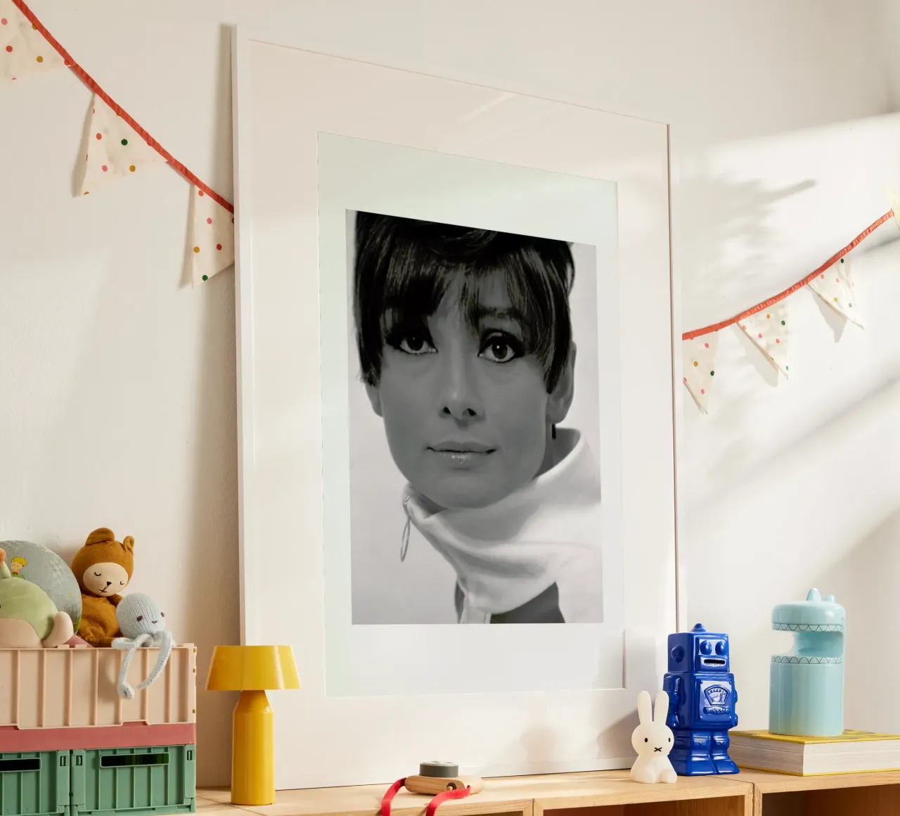Audrey Hepburn, 1966 carta hahnemühle da Gallery Print and Art Limited