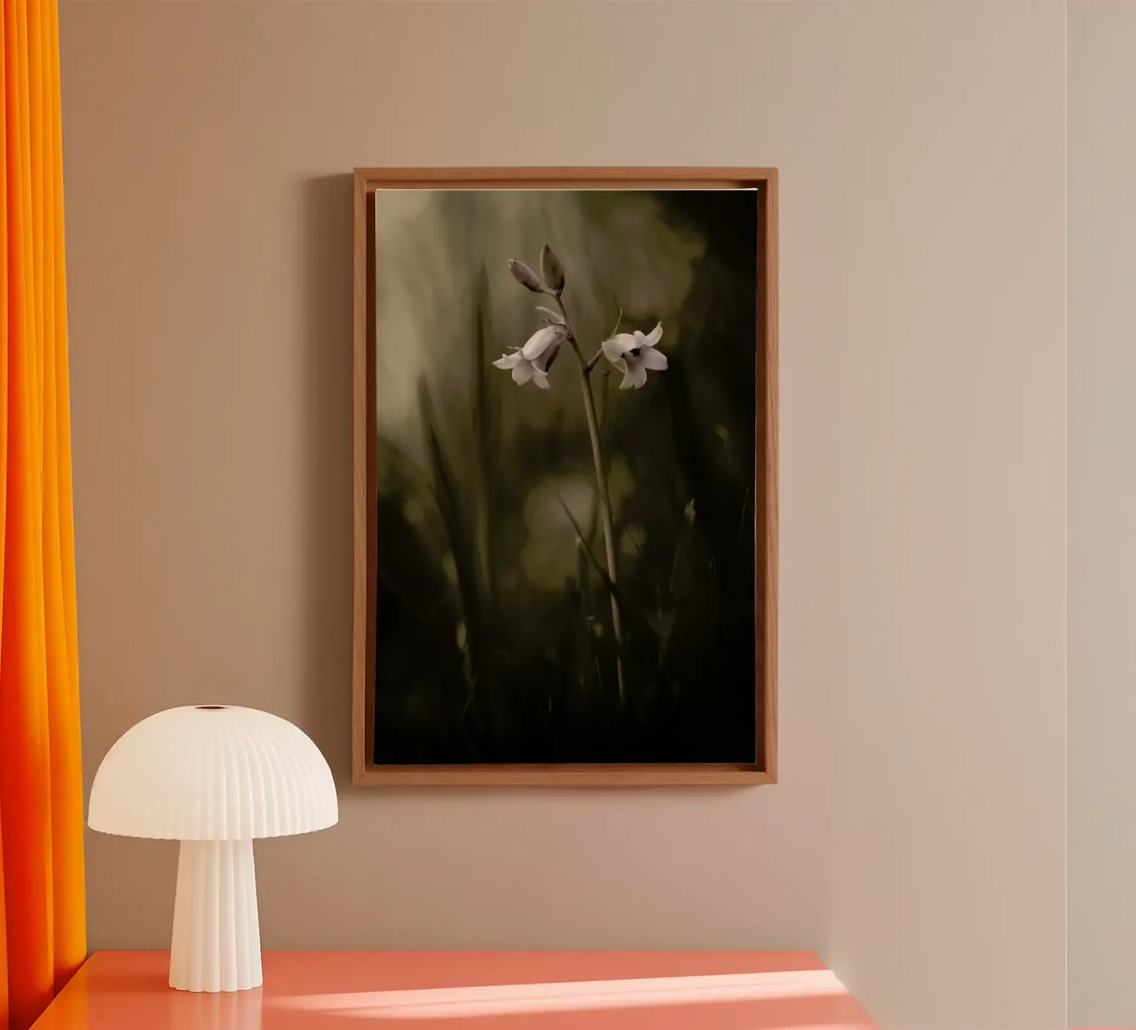 A Small Flower on the Ground - Allan Wallberg tela con Cornice a cassetta da Pictufy