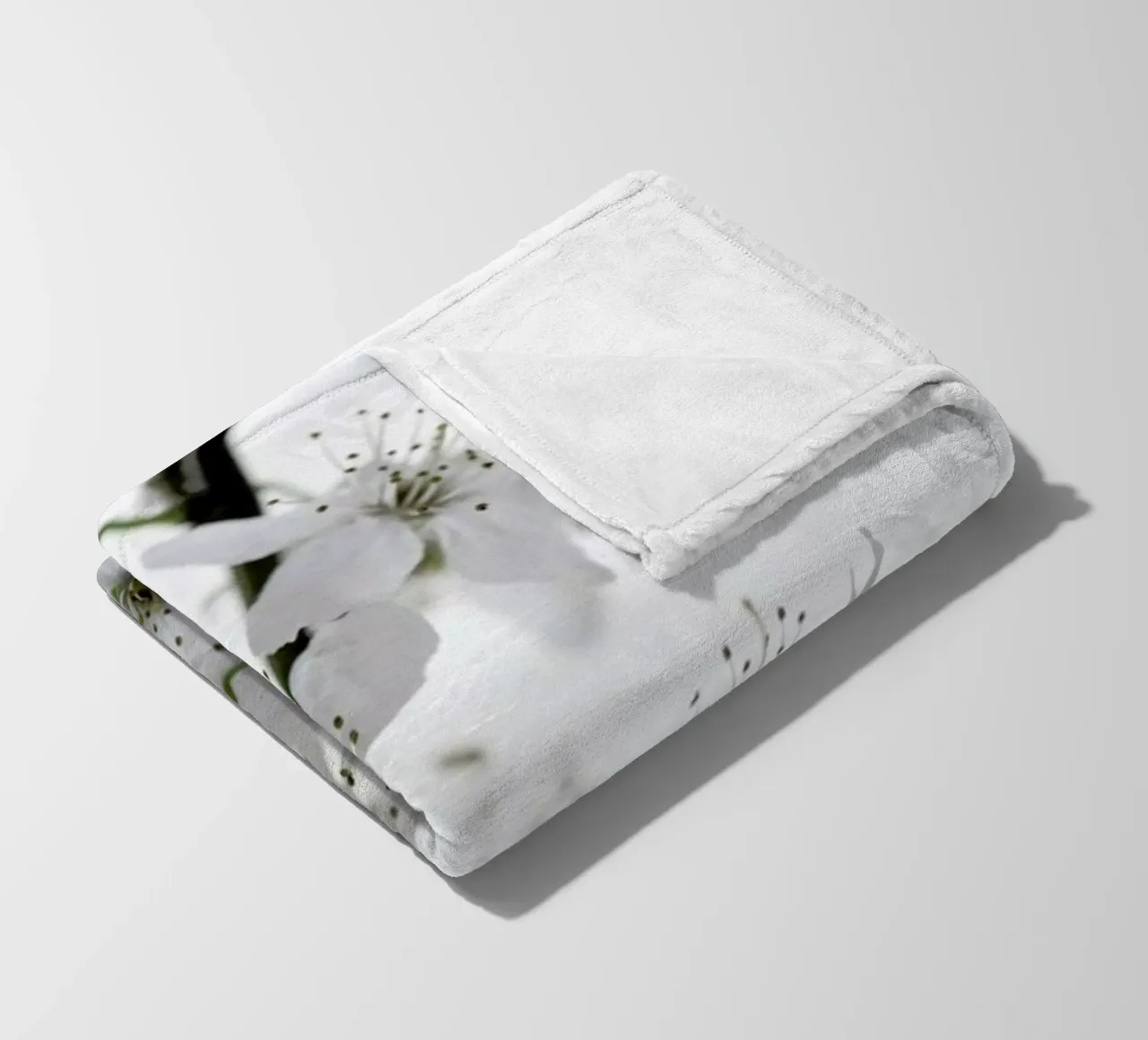 Cherry Flowers coperta in pile da Studio Nahili