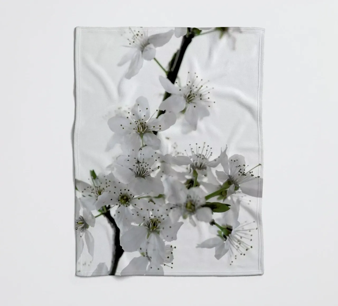 Cherry Flowers coperta in pile da Studio Nahili