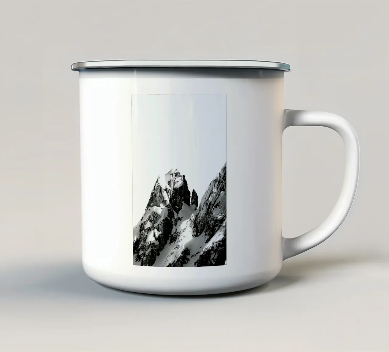 Mountain Peak I tazza in smalto da Victoria Frost