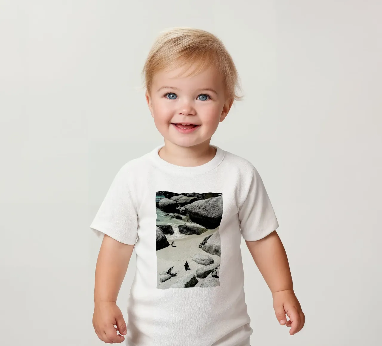 Penguins Beach maglietta neonato da Shot By Clint