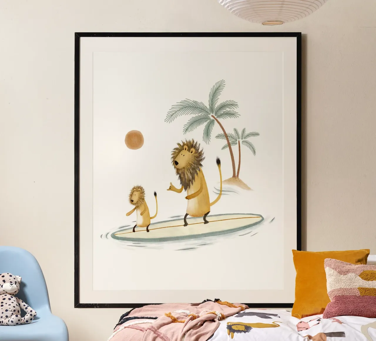 Surfplezier met leeuwen: Samen een speels oceaanavontuur poster met houten frame van Urchin Bay Art