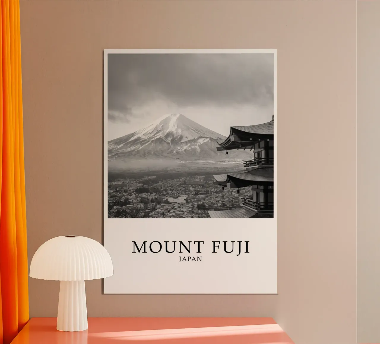 Mount Fuji Temple Japan Scene Greyscale poster con telaio in plastica da Charnwood Prints