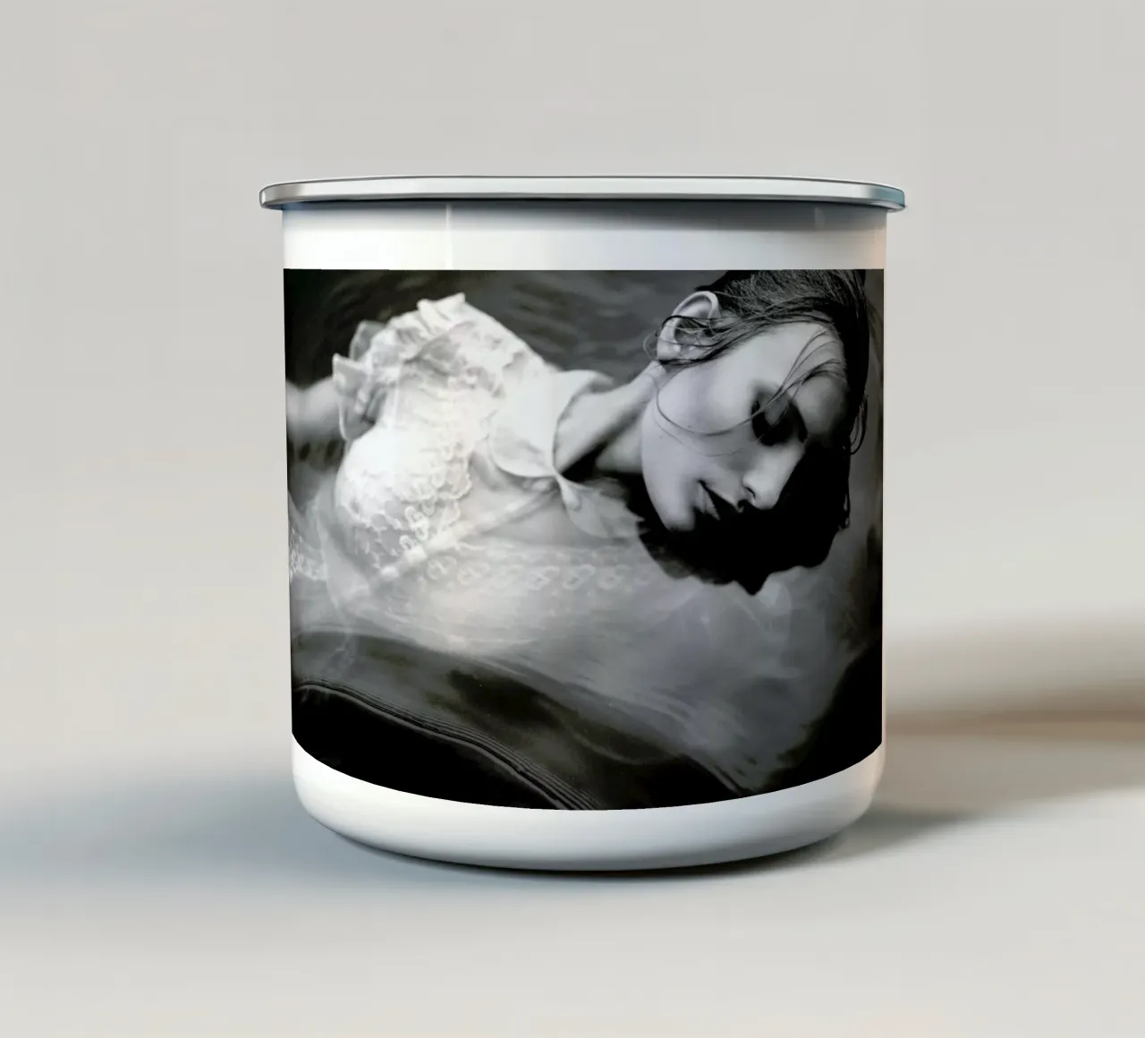 New Ways II tazza in smalto da Sebastian Hilgetag