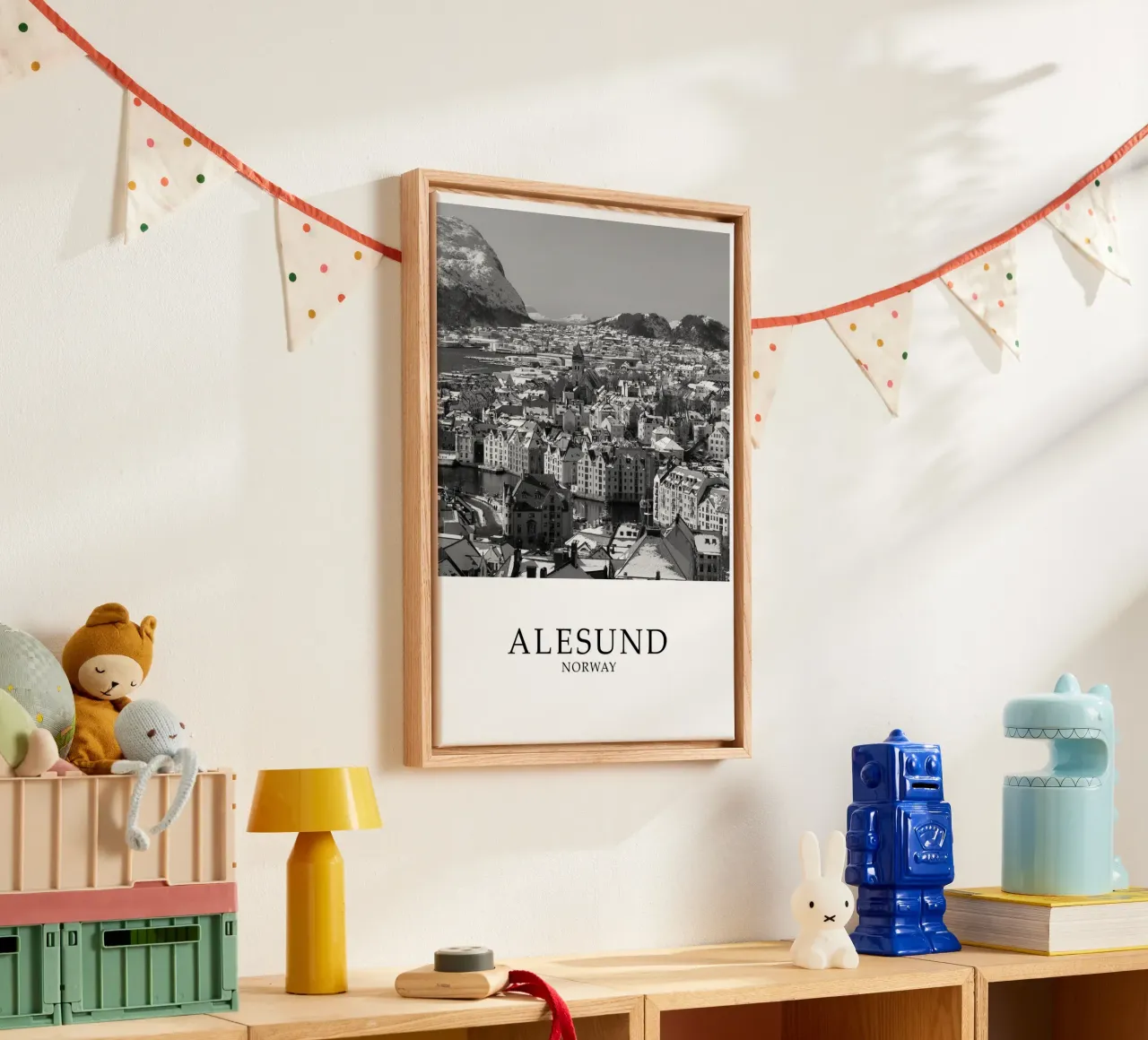 Alesund Norway Scene Greyscale tela con Cornice a cassetta da Charnwood Prints