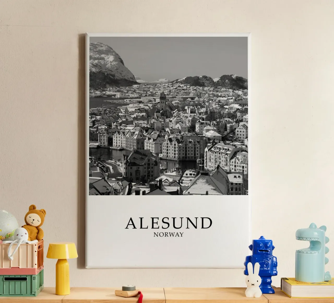 Alesund Norway Scene Greyscale tela con Cornice a cassetta da Charnwood Prints