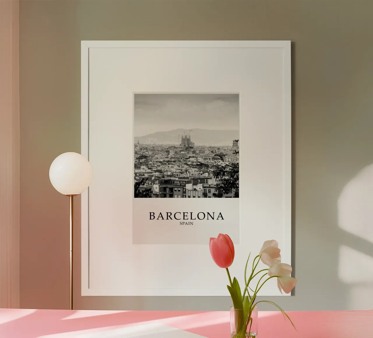 Barcelona Spain Skyline Scene Greyscale poster con telaio in legno da Charnwood Prints